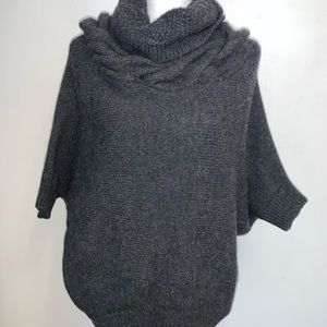 Like new Vince. Women’s Alpaca Wool Blend Sweater Short Sleeve Cowl Neck Gray L